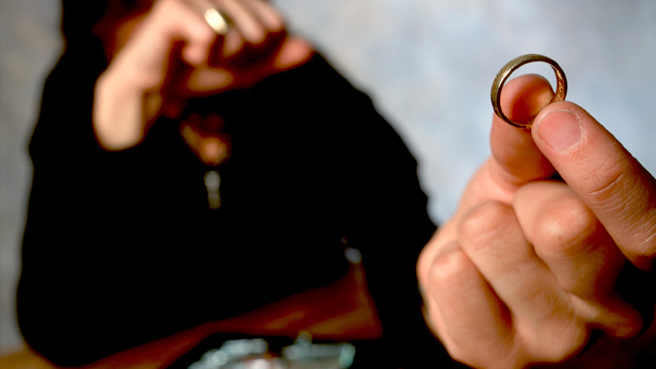 Reconnaître les poinçons sur vos bijoux en or