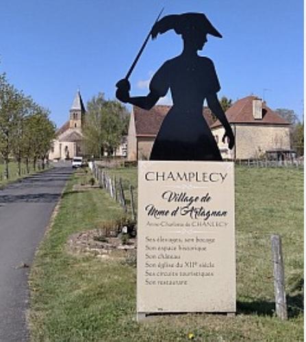 Vide-greniers à Champlecy (71120) – Rue du Bourg et place de l’Eglise
